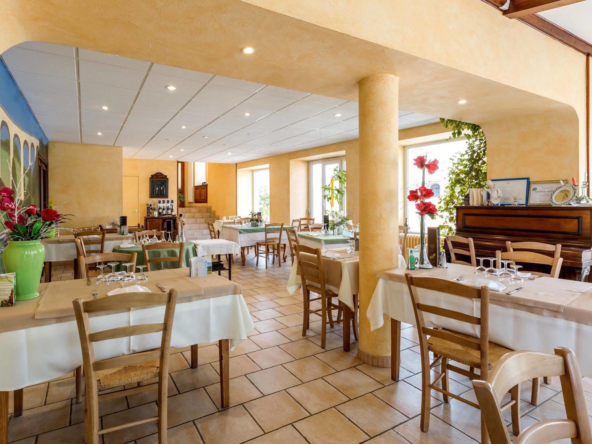 Logis Le Clair Logis Hotel Laussonne Eksteriør billede